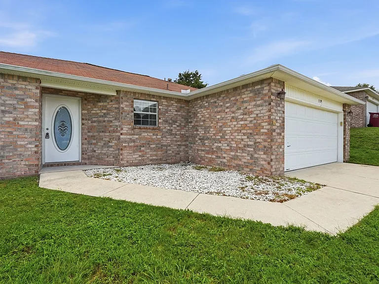 339 Peggy Dr — Photo 1