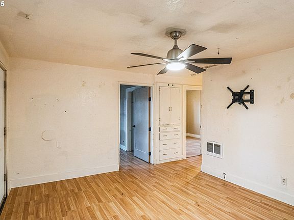 4th image of 1925 Liberty St NE