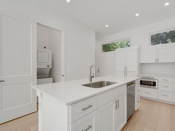 5th image of 1503 Newton St #B