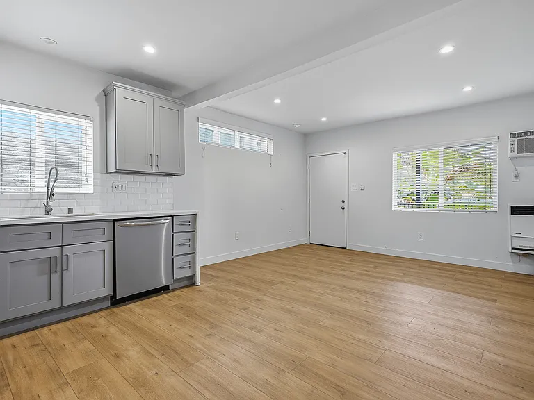 1038 N Bonnie Brae St #1042 — Photo 5