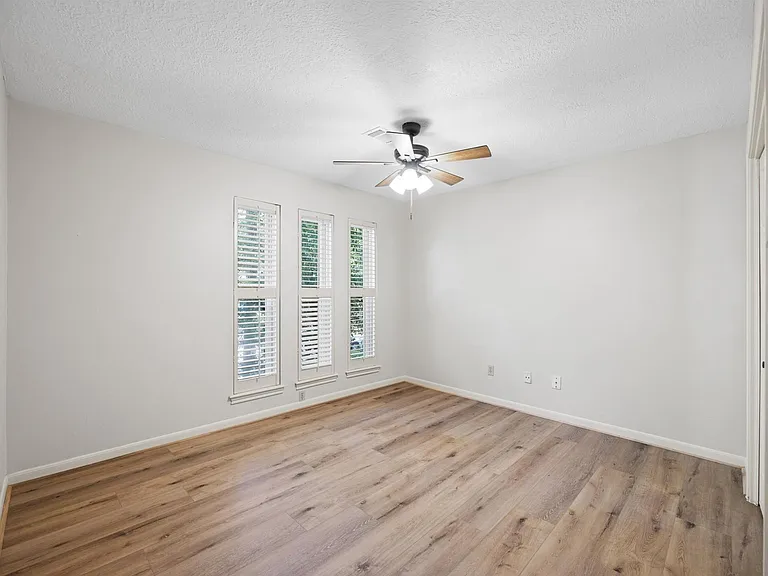 12119 Auburn Hills Dr — Photo 24