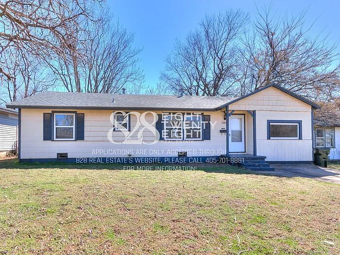 1004 Holly Dr — Photo 2