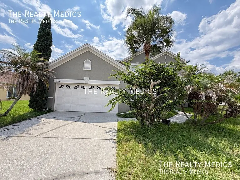 1565 The Oaks Blvd — Photo 1
