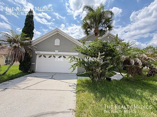 1565 The Oaks Blvd Photo 1