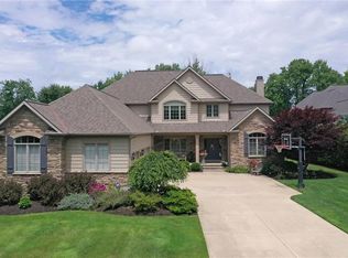580 Beacon Hill Dr, Chagrin Falls, OH 44022