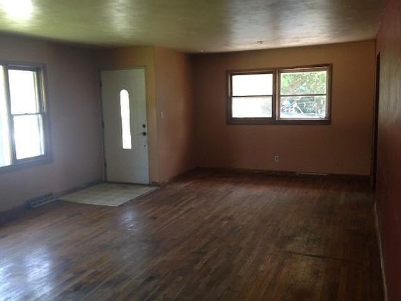 3rd image of 107 W Thurman Ave