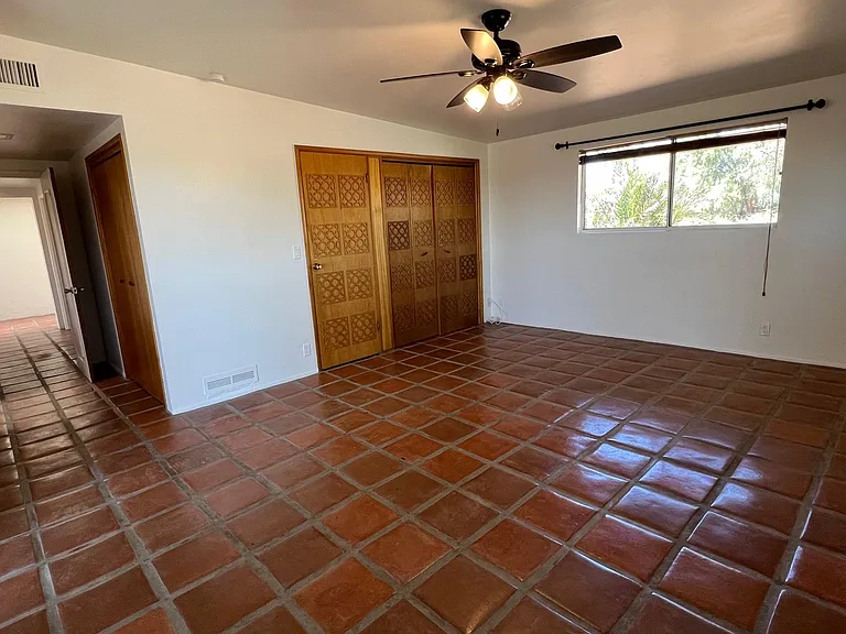 4801 E River Rd — Photo 15