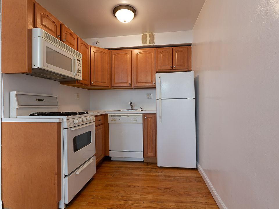 2nd image of 941 President St APT 3R