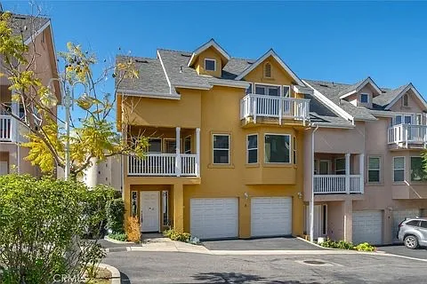 1144 Walnut St #3 — Photo 1