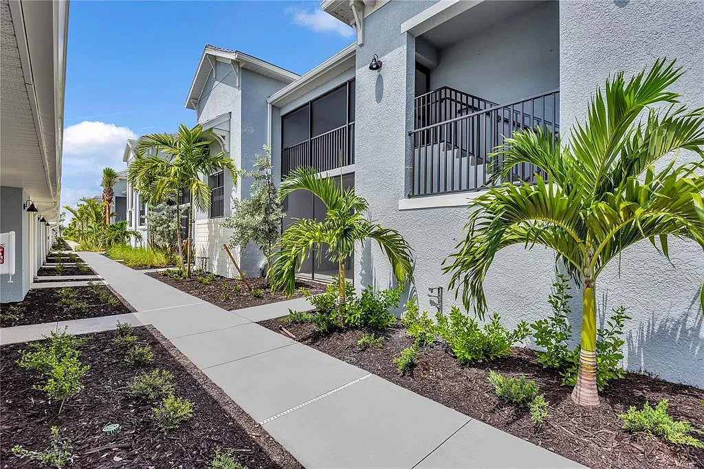 2 bed, 2.0 bath, 1422 sqft, $2,800 — Photo 3