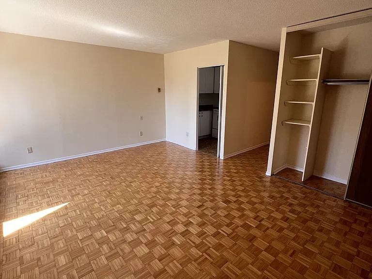 800 Riddell Ave N #206 — Photo 2