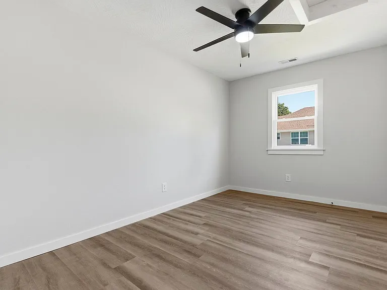 1339 E Division St — Photo 15