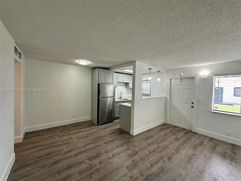 2325 Arthur St #6 — Photo 9