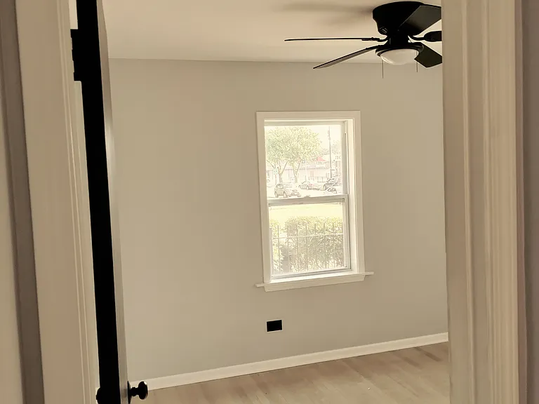 8219 S King Dr #2W — Photo 2
