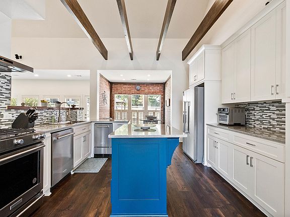 4th image of 5 Saint Thomas Ct