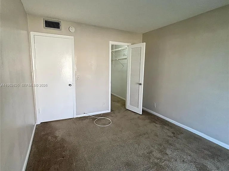 179 W Canterbury Dr #H — Photo 10