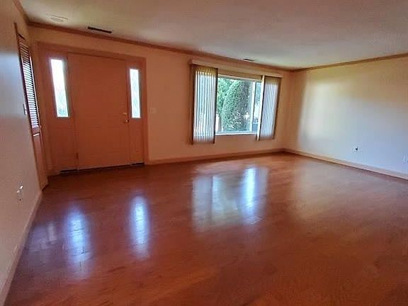 3rd image of 222 Duxbury Ct