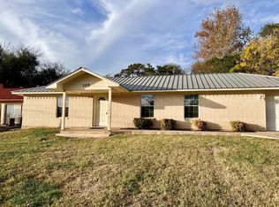 105 6th St, Ingram, TX 78025