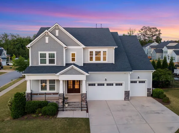 201 Ocean Jasper Dr, Holly Springs, NC 27540