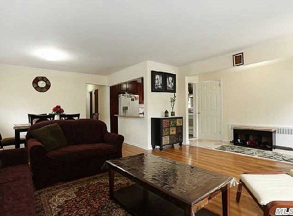 4th image of 1919 New Hyde Park Rd