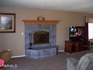 4th image of 2081 Roza Dr