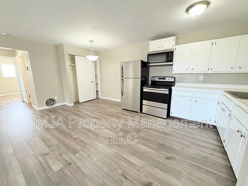 2 bed, 1.0 bath, 965 sqft, $1,095 — Photo 4