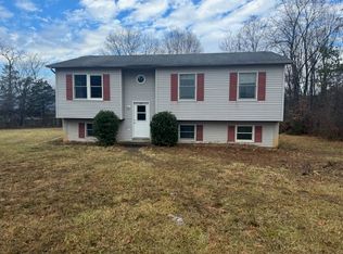 195 Redwood Dr, Rileyville, VA 22650
