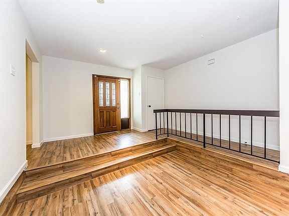 4th image of 713 Middle Glen Dr
