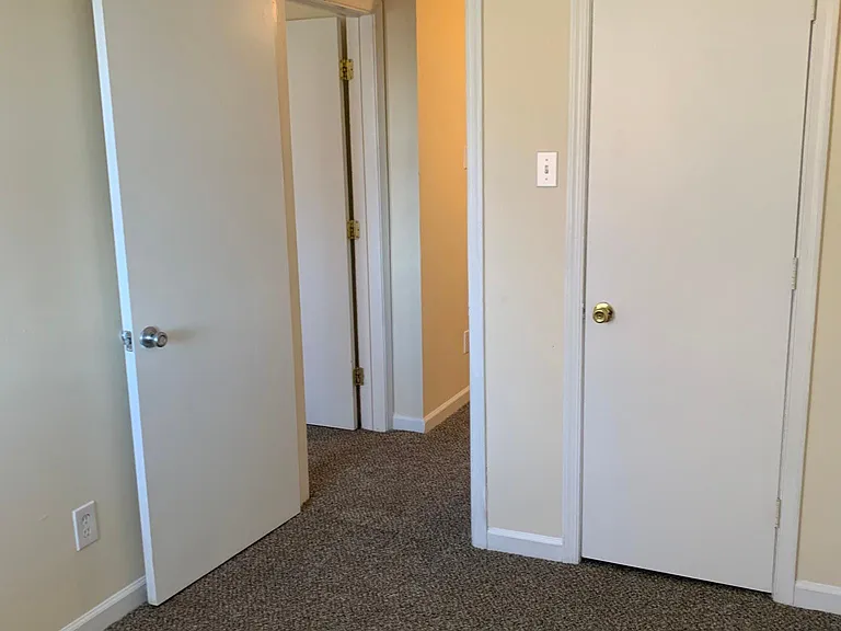 916 Grant Rd — Photo 15
