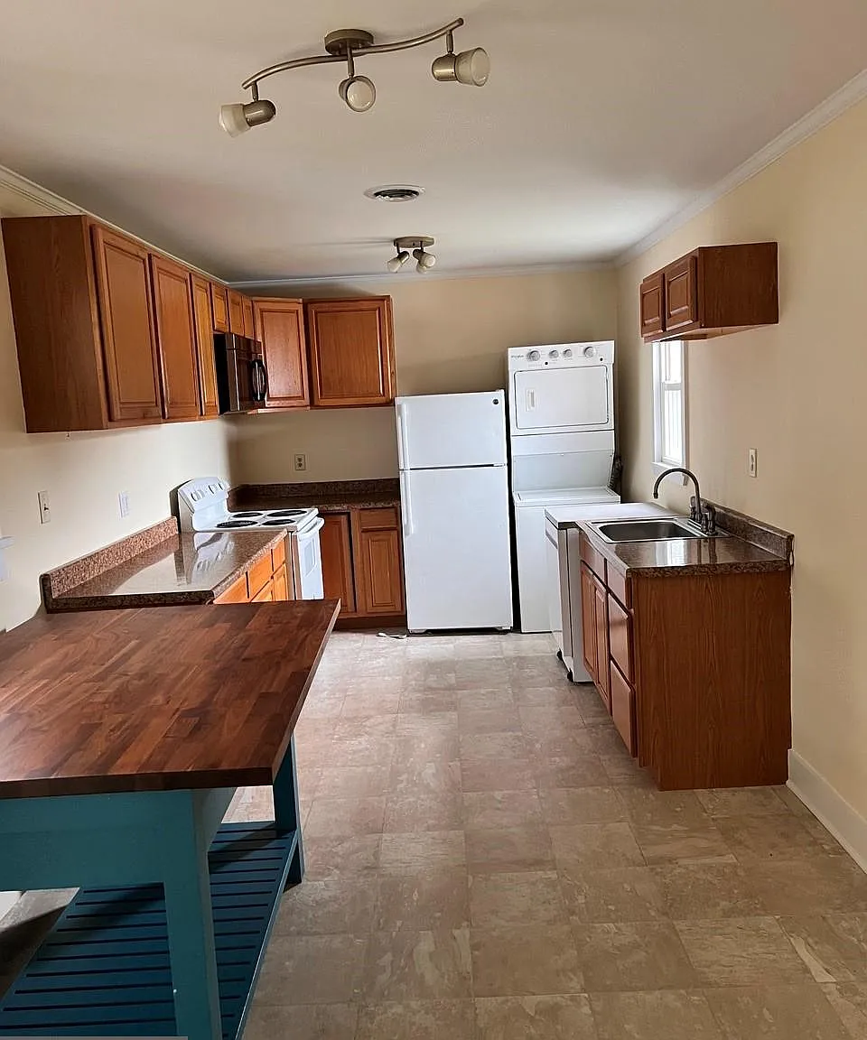 3 bed, 2.0 bath, 1790 sqft, $2,500 — Photo 3