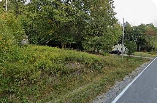 4th image of 757 Pond Road