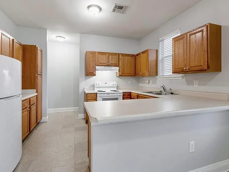 2317 Seminole Pl — Photo 4