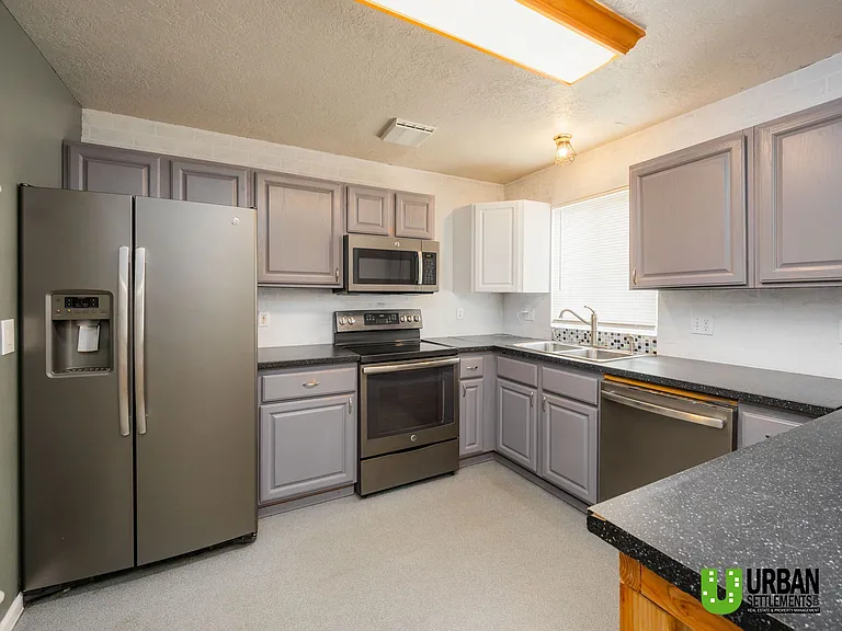 3216 E 29th Ave — Photo 4