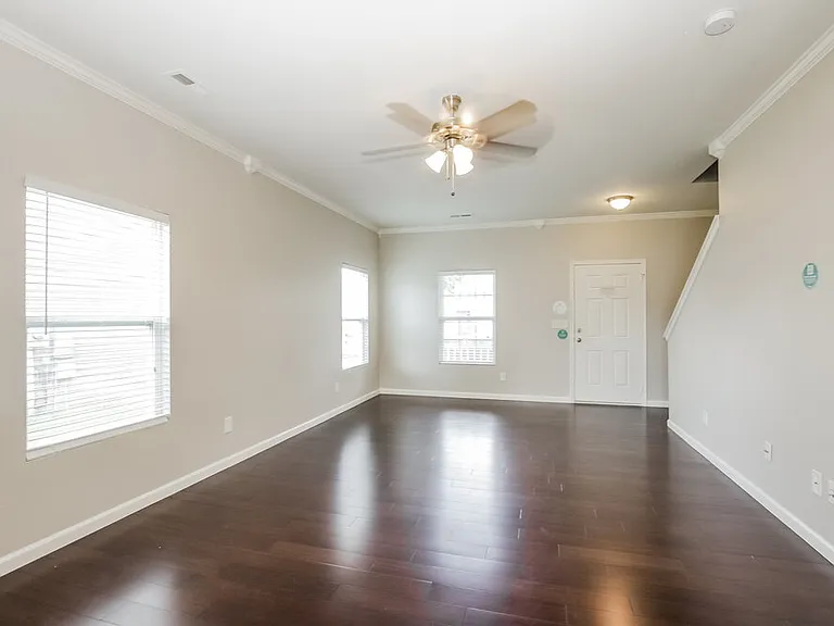 910 Willow Wind Dr — Photo 6