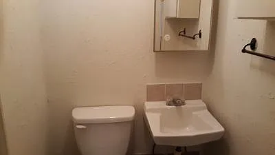 2 bed, 1.5 bath, 760 sqft, $925 — Photo 2