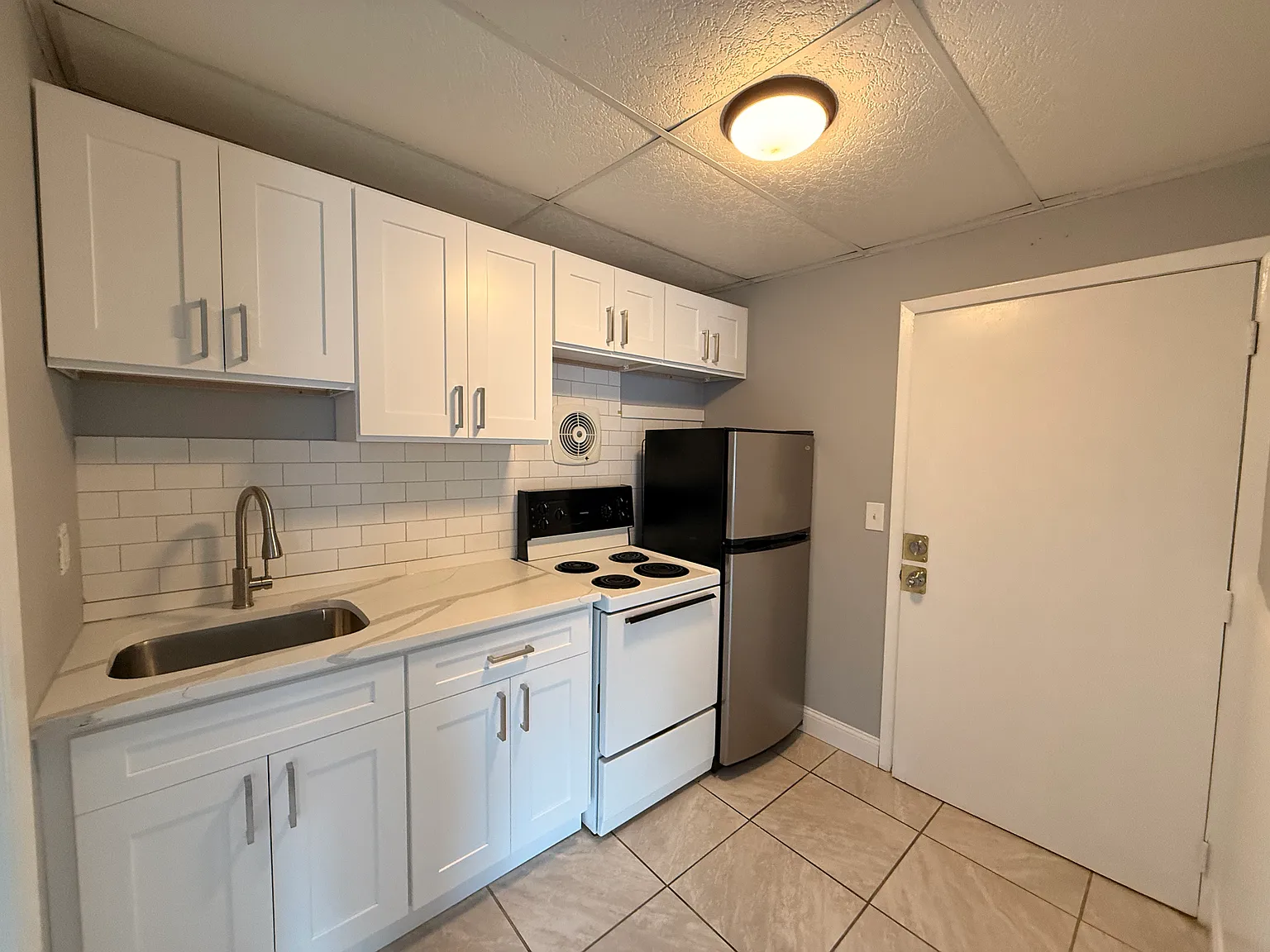 Studio, 600 sqft, $2,500 — Photo 4