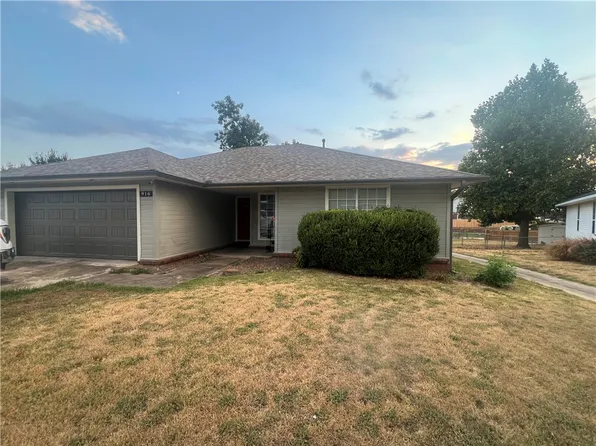 916 S 25th St, Rogers, AR 72758