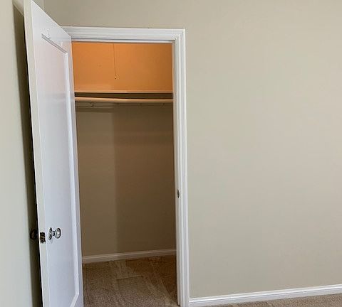 4th image of 953 Easton Ave
