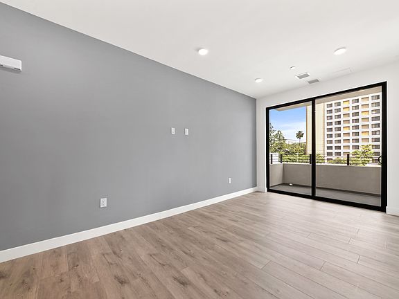 3rd image of 11013 Hartsook St #301