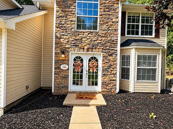 4th image of 60 Aberdeen Ct