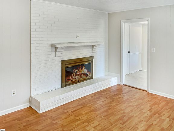 3rd image of 101 Rockwood Dr