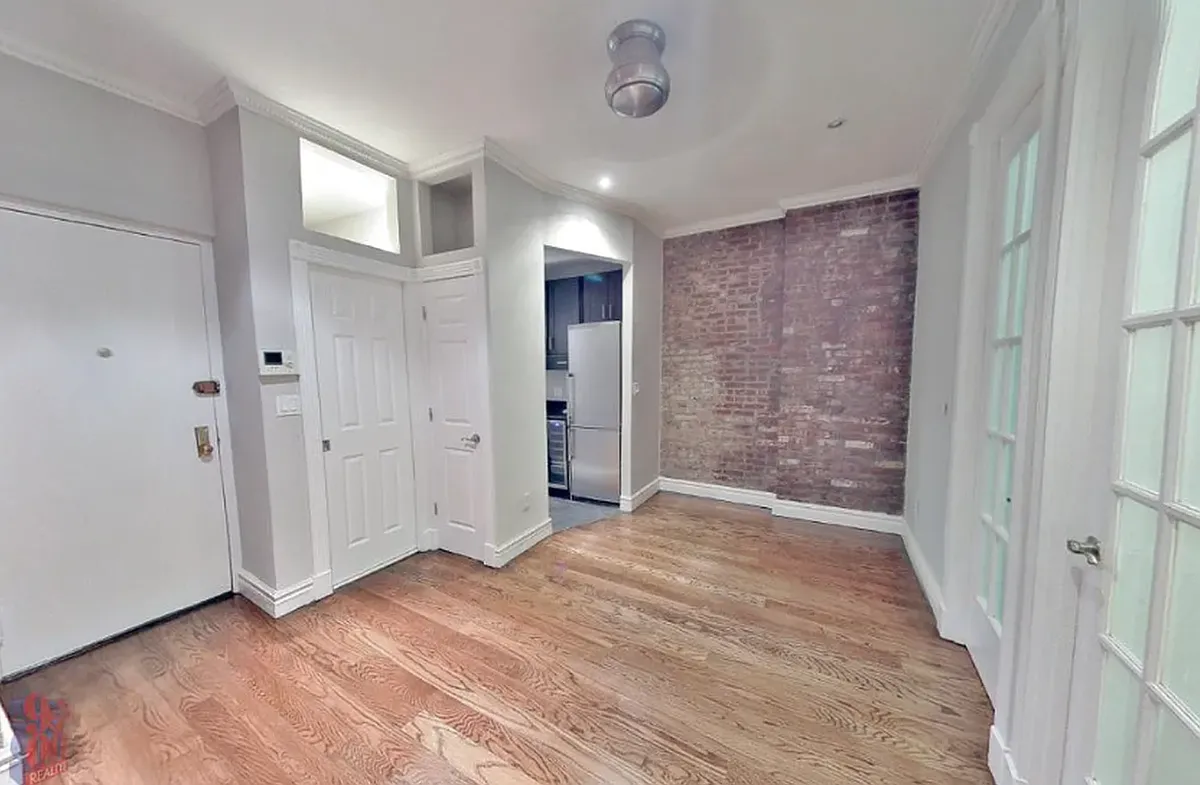 Building Photo - 230 E 32nd St #1B