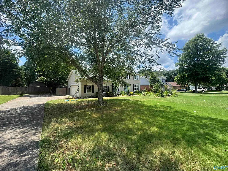 915 Highland Dr — Photo 32