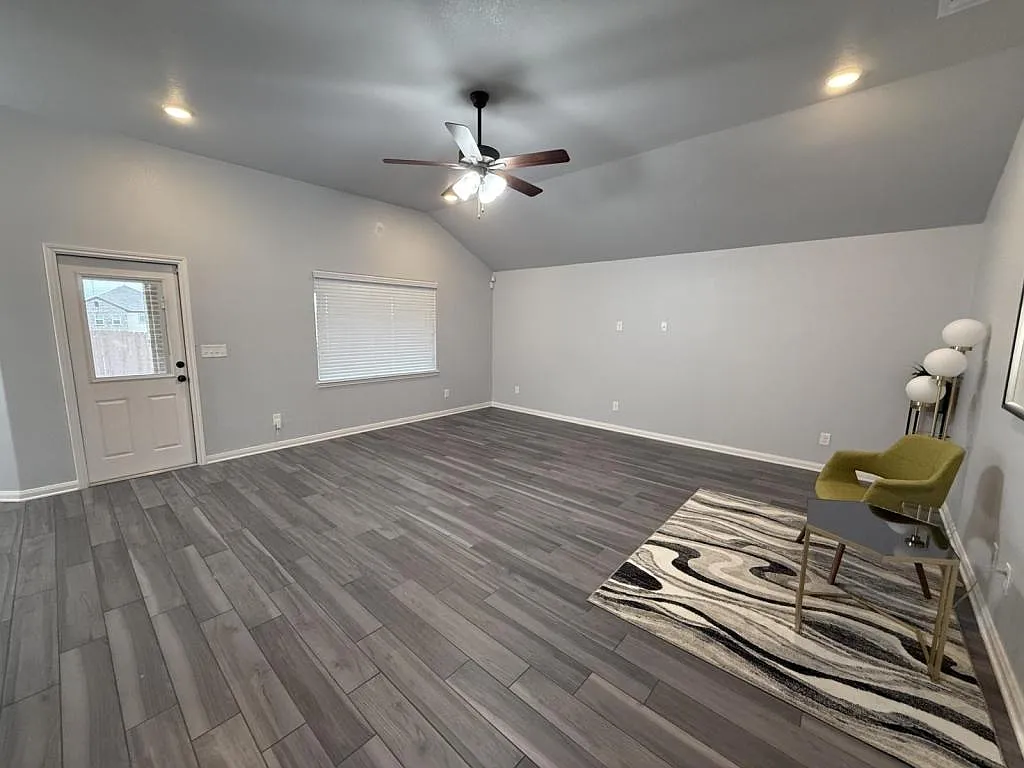 8301 Grayson Trl — Photo 3