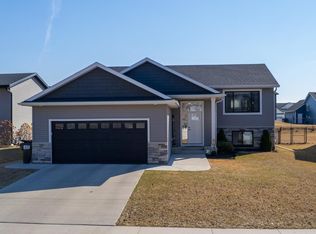 304 Sunnydale Ln SE, Rochester, MN 55904