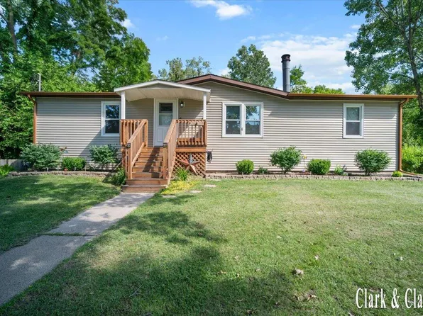 8709 Cory Dr, Delton, MI 49046