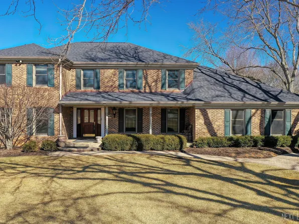 54 Flint Dr, Lake Barrington, IL 60010
