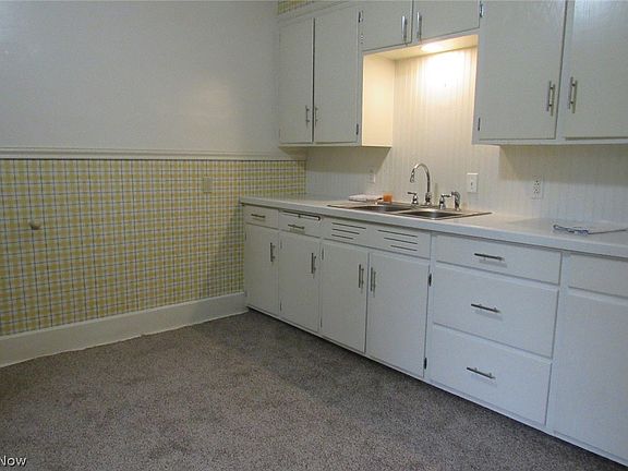 3rd image of 2042 W Prospect Rd