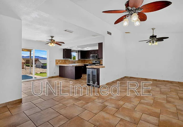 2250 Atlantic Dr — Photo 4