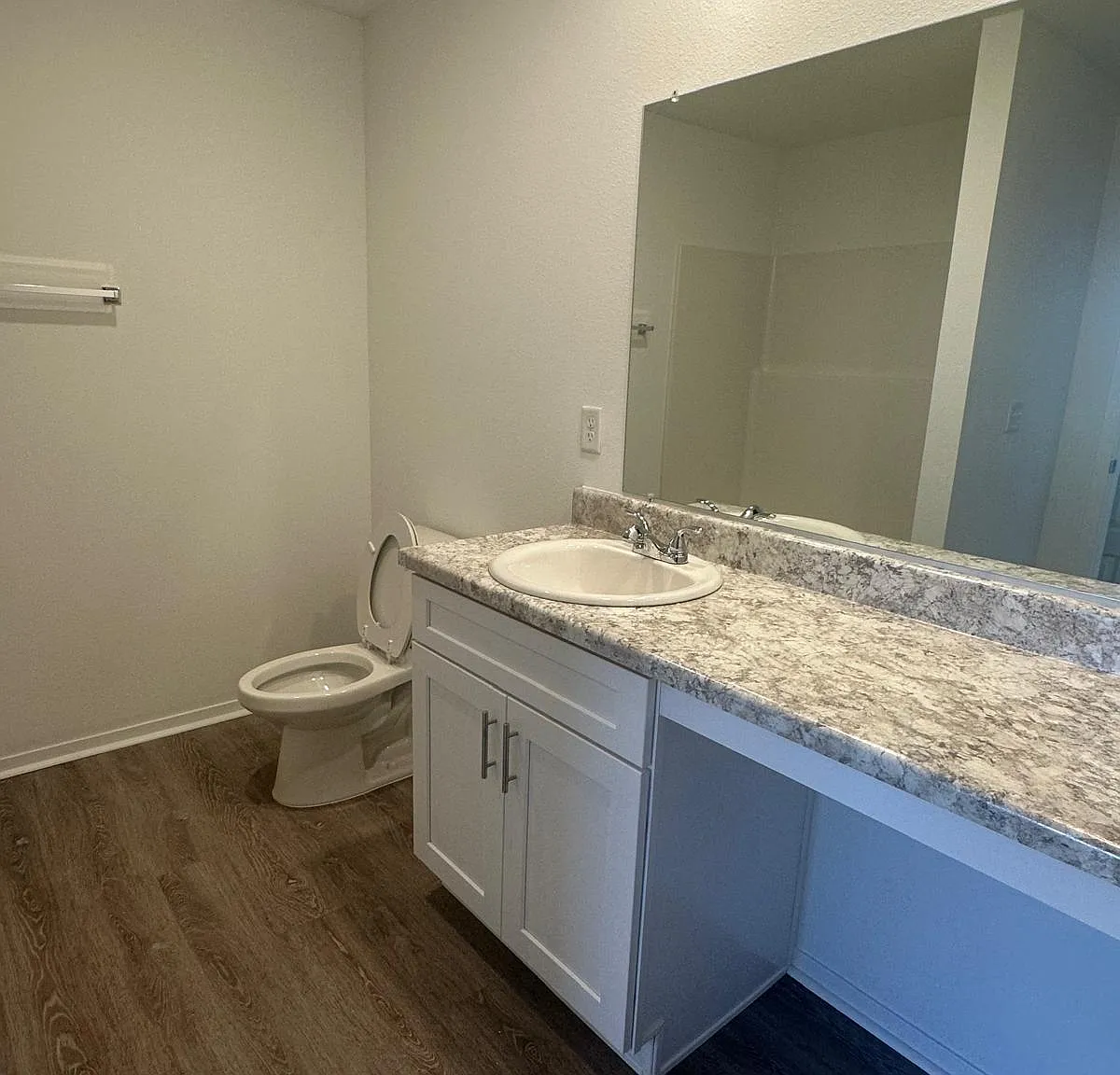 3 bed, 1430 sqft, $1,399 — Photo 2